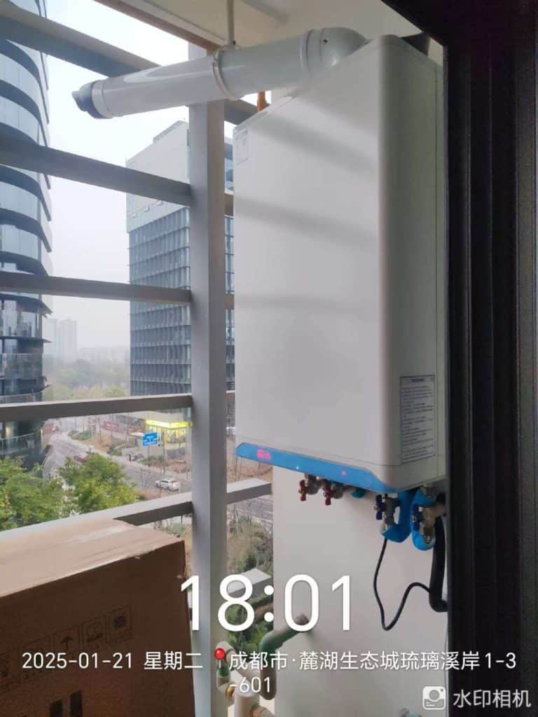 锅炉安装 · 管道连接就位