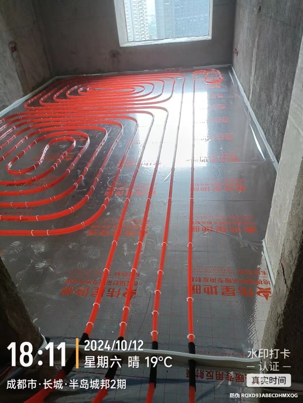 成都半岛城邦大平层地暖盘管整齐排布
