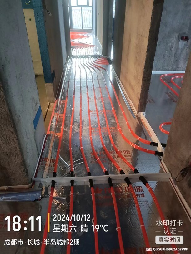 成都半岛城邦L老师地暖盘管房间转弯处施工