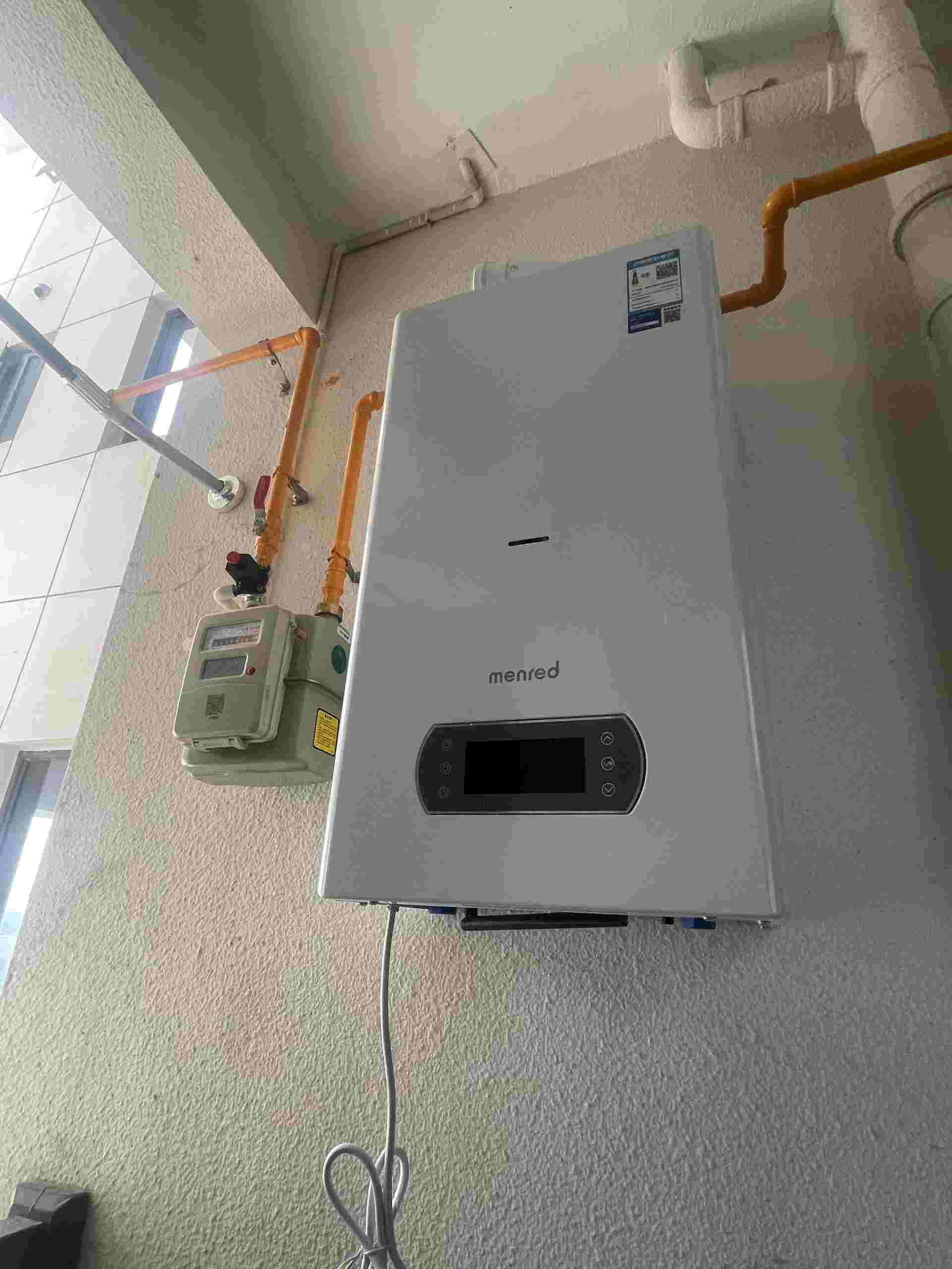成都市双流区碧桂园海德one99白先生曼瑞德变频小锅炉安装实拍