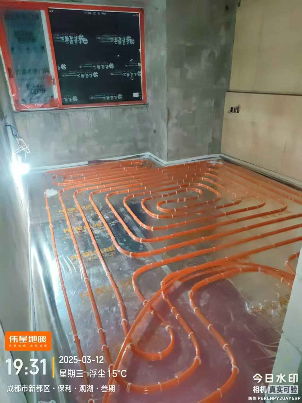 成都市新都区保利湖心岛220㎡瑞美双冷凝炉地暖盘管铺设实拍