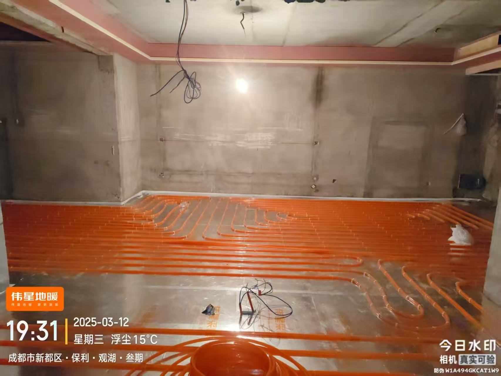 成都市新都区保利湖心岛220㎡瑞美双冷凝炉地暖盘管铺设实拍