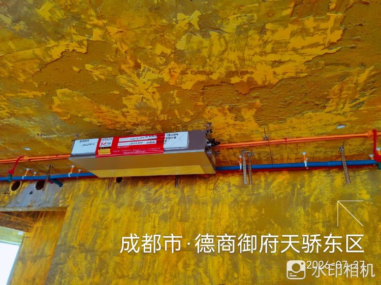 成都市双流区德商御府天骄H老师-空调内机吊装及冷媒管道安装