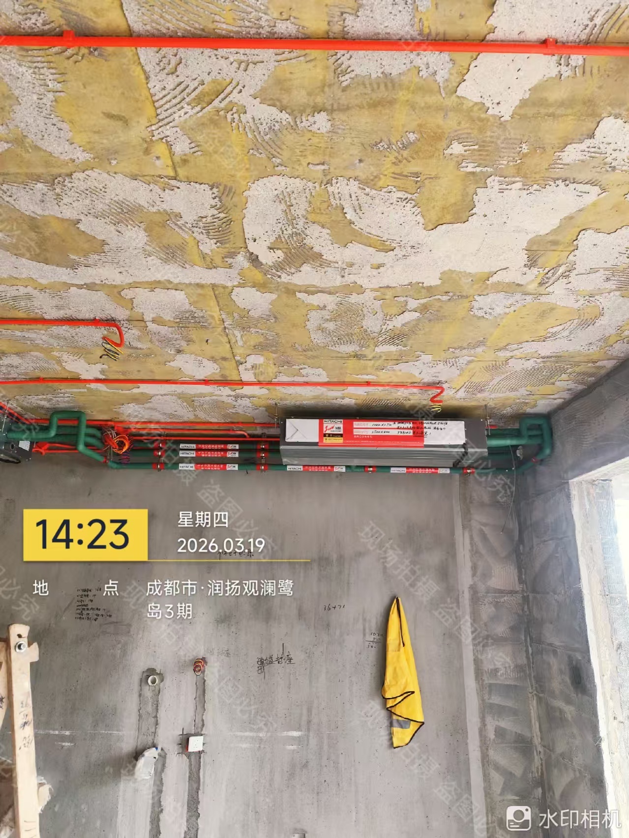 成都市新都区润扬观澜鹭岛3期日立一拖四中央空调客厅室内机安装施工实拍