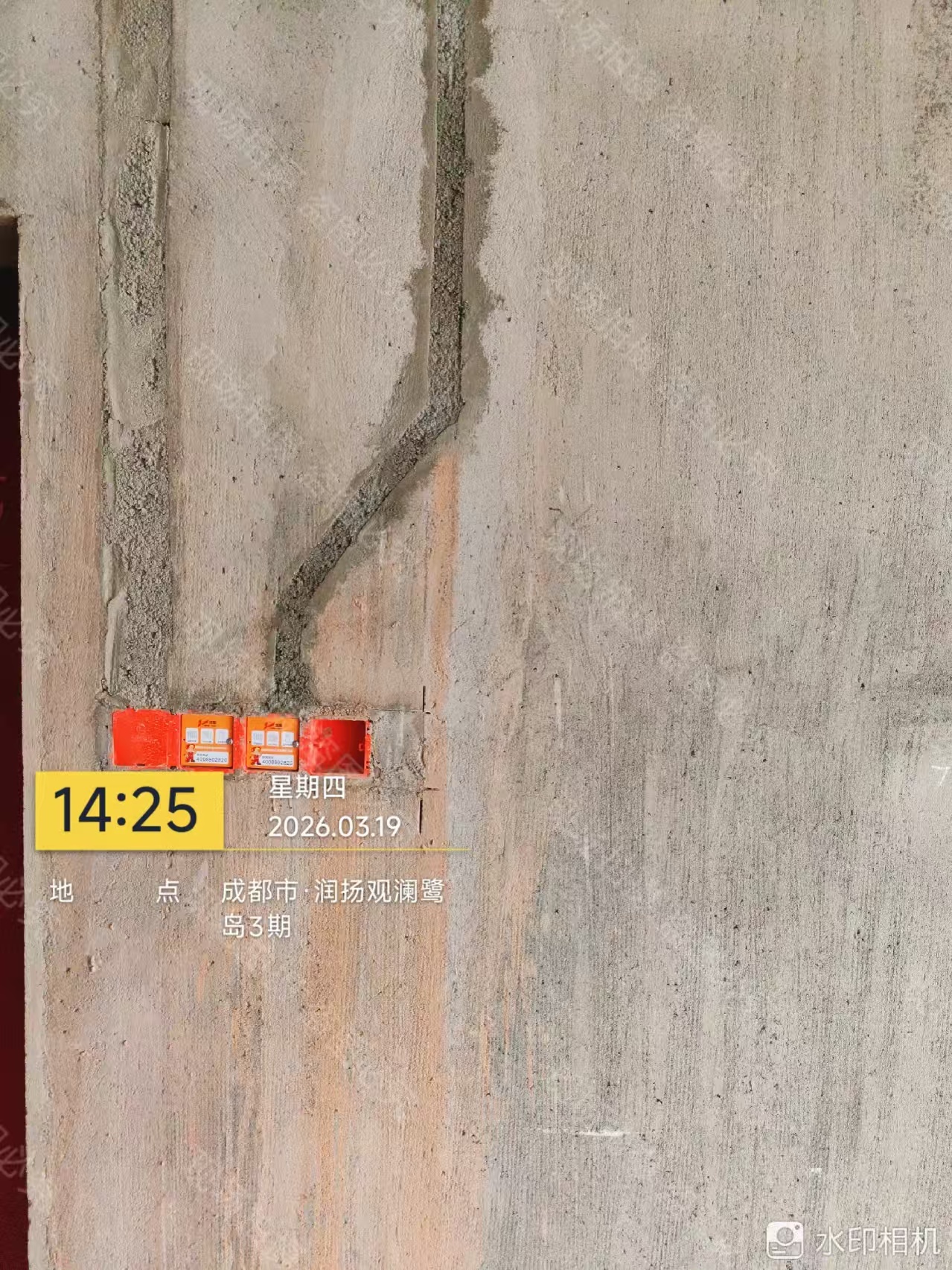 成都市新都区润扬观澜鹭岛3期日立一拖四中央空调控制器预埋施工实拍