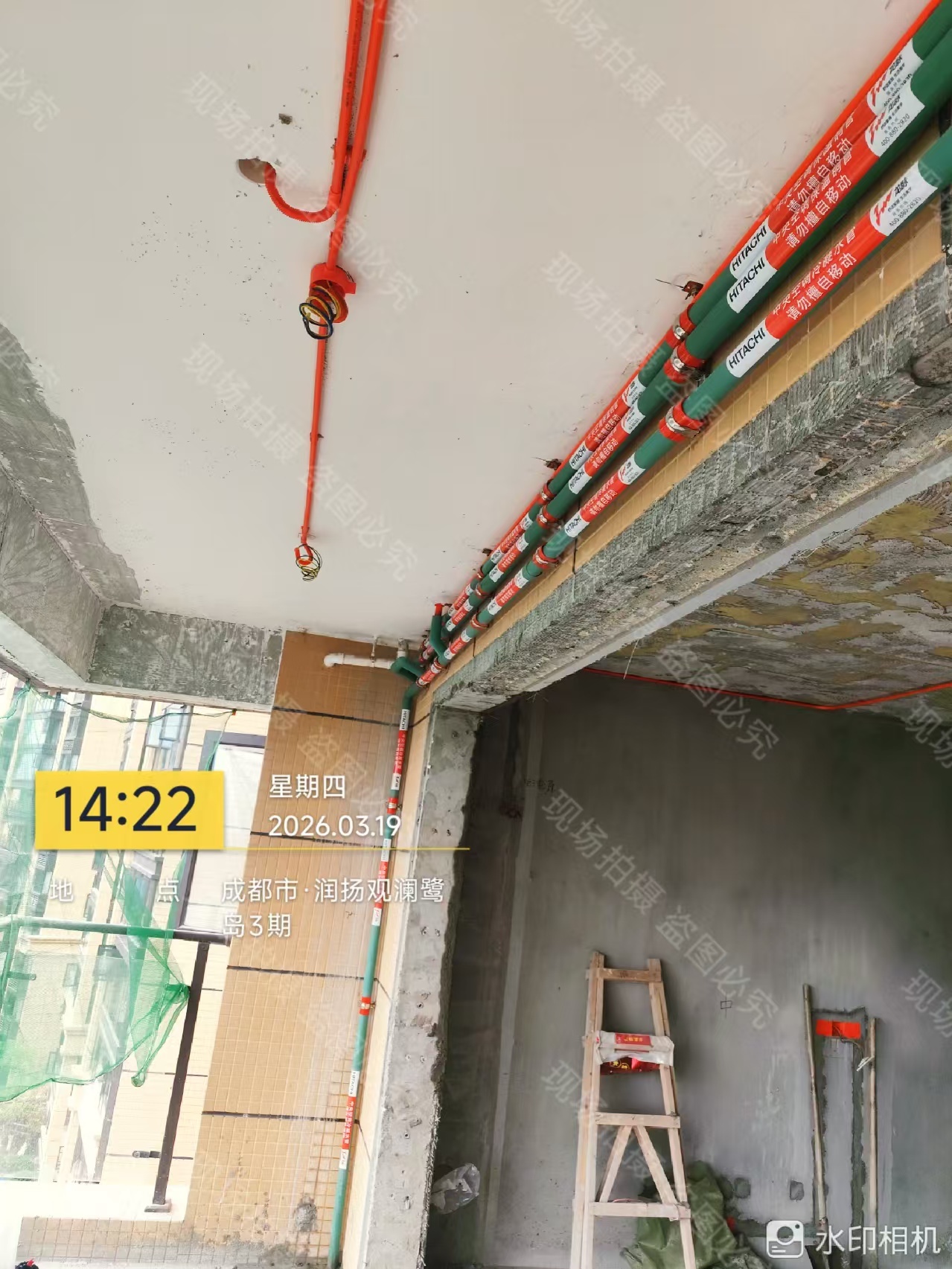 成都市新都区润扬观澜鹭岛3期日立一拖四中央空调冷凝水管道走向施工实拍