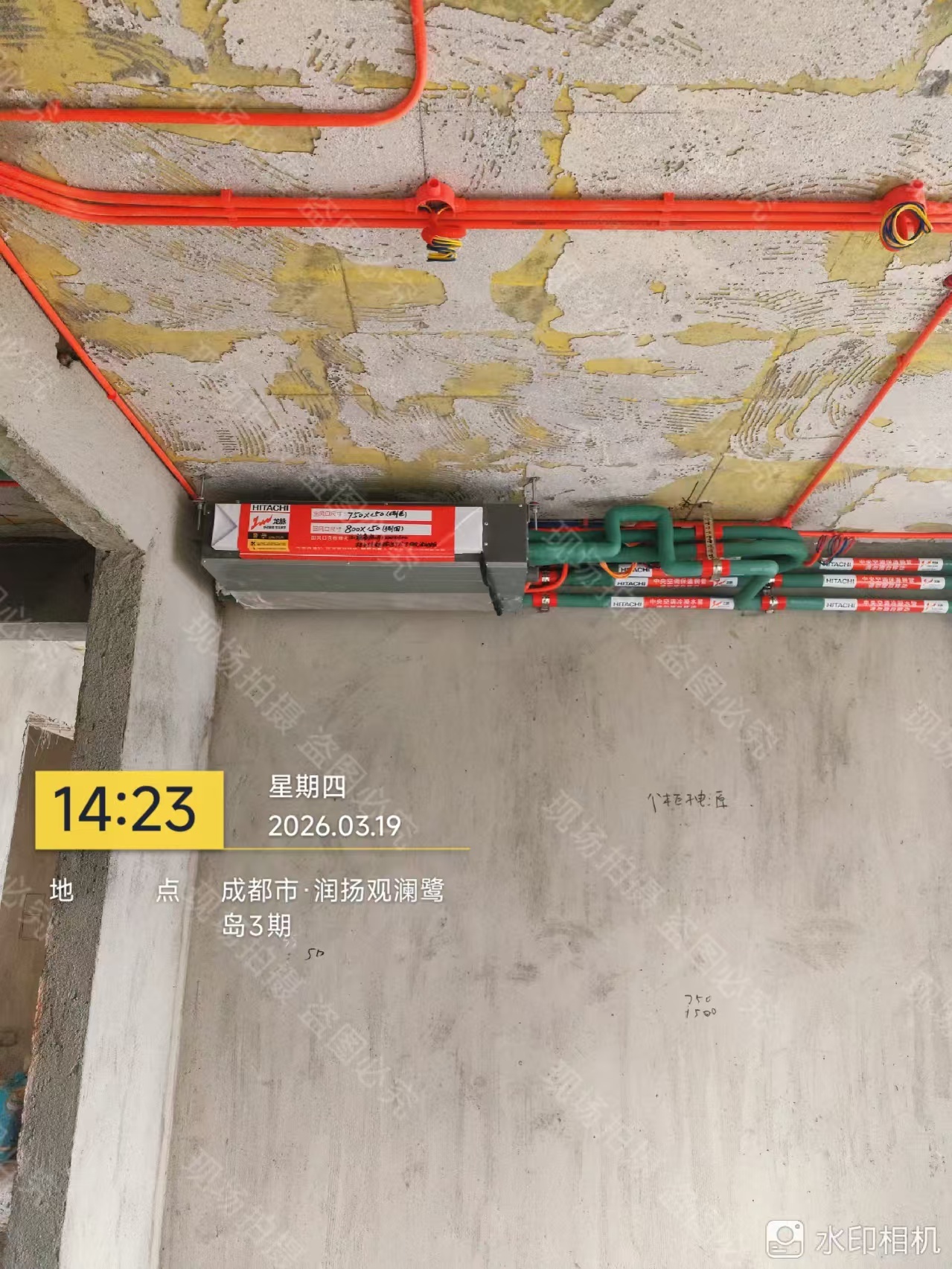 成都市新都区润扬观澜鹭岛3期日立一拖四中央空调主卧室内机安装施工实拍