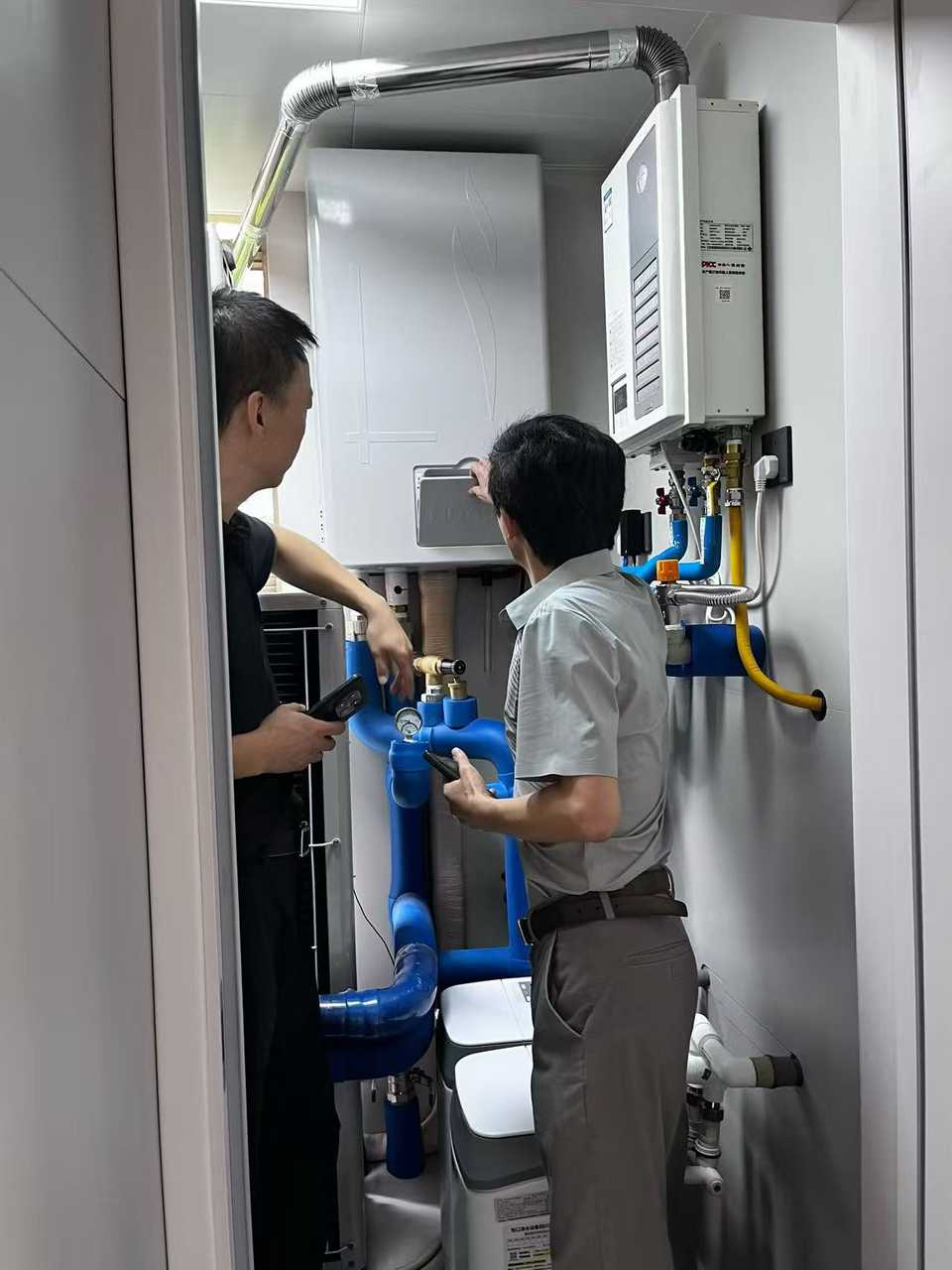 成都日立中央空调现场设备教学 - 龙脉暖通