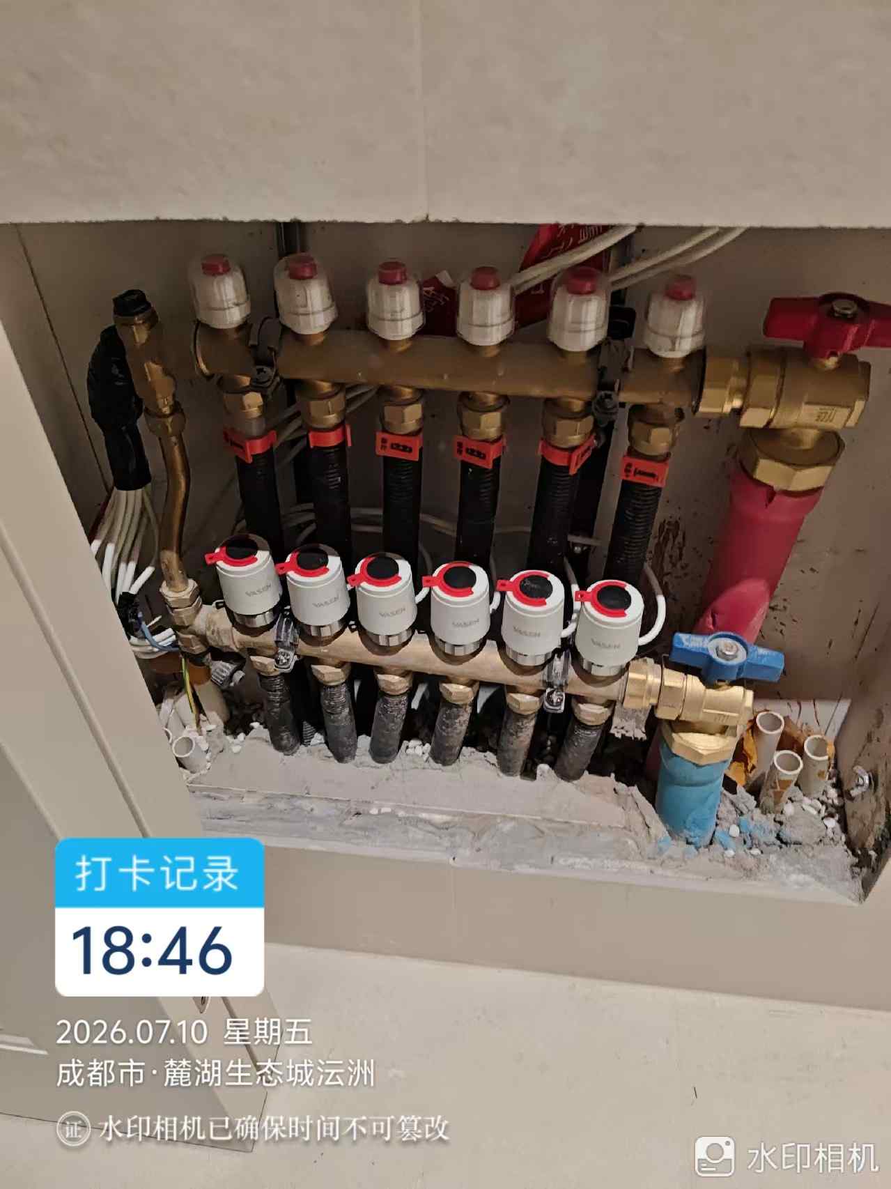 成都市双流区麓湖沄岸地暖主管改造分集水器实拍