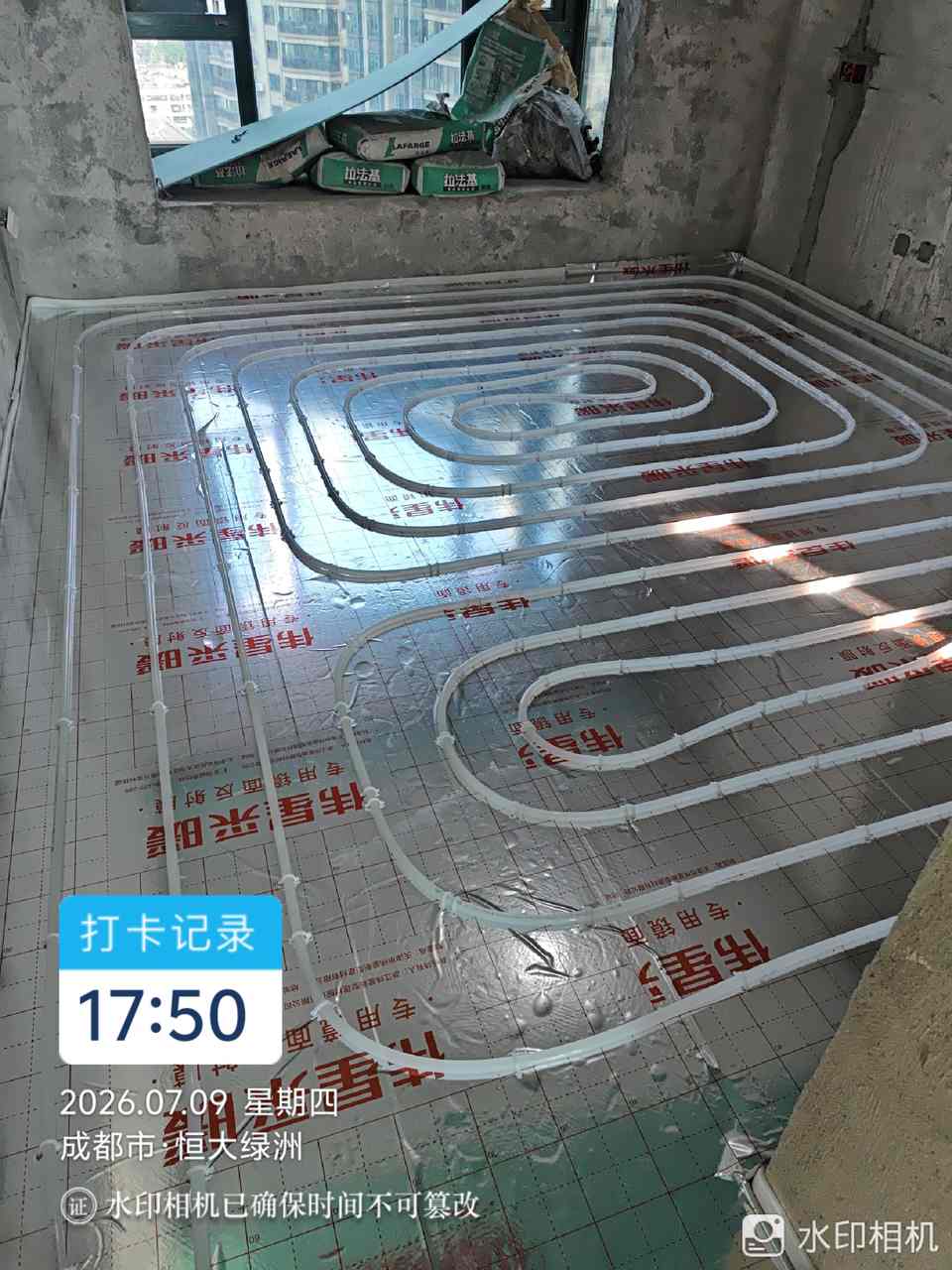 龙泉恒大绿洲105㎡地暖盘管铺设施工实拍 (2)