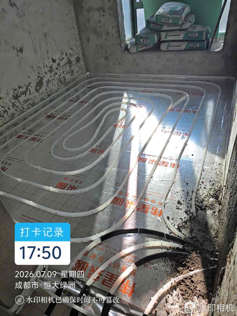 龙泉恒大绿洲105㎡地暖盘管铺设施工实拍 (3)