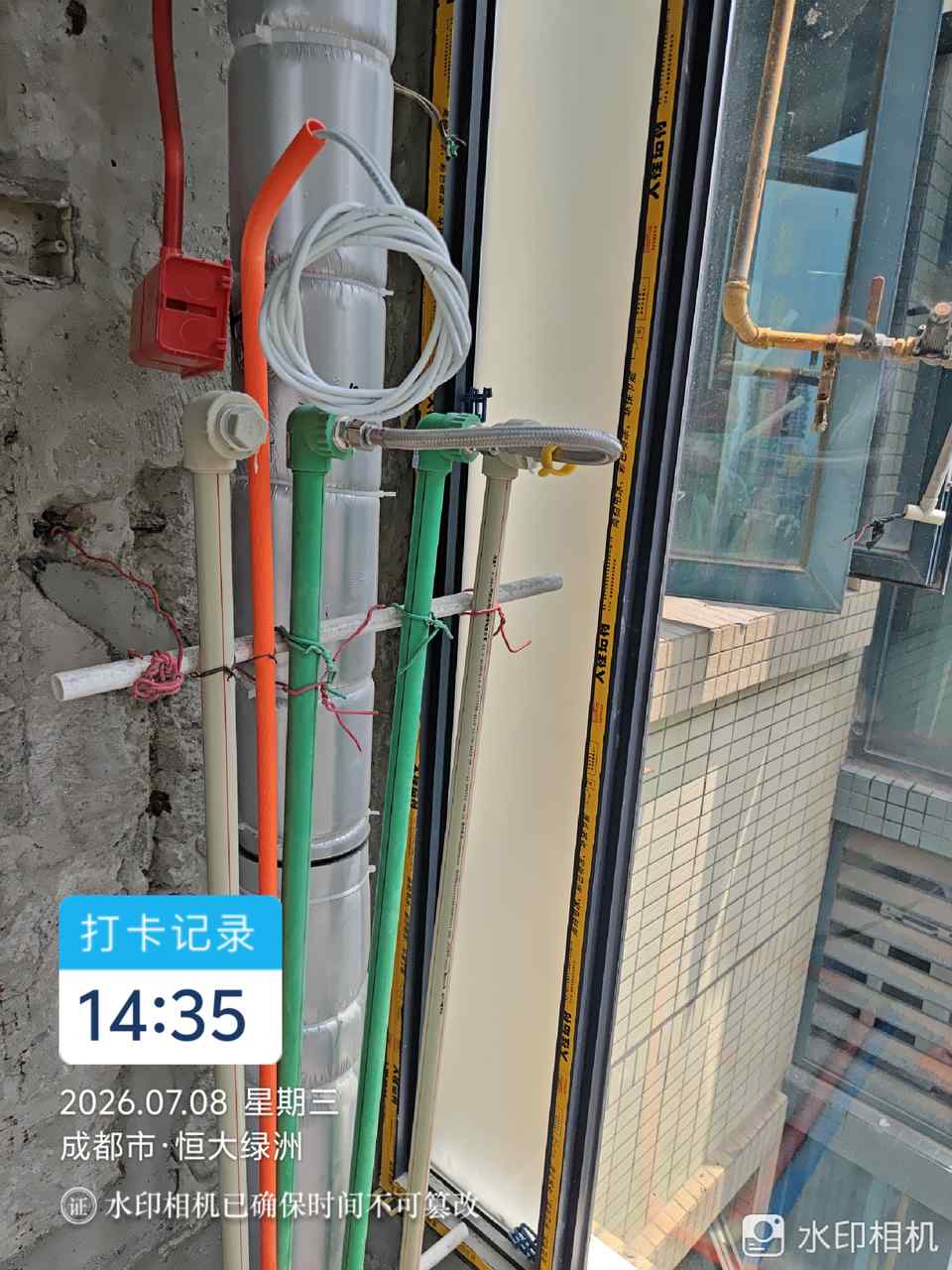 龙泉恒大绿洲105㎡地暖主管大弧弯施工实拍 (1)