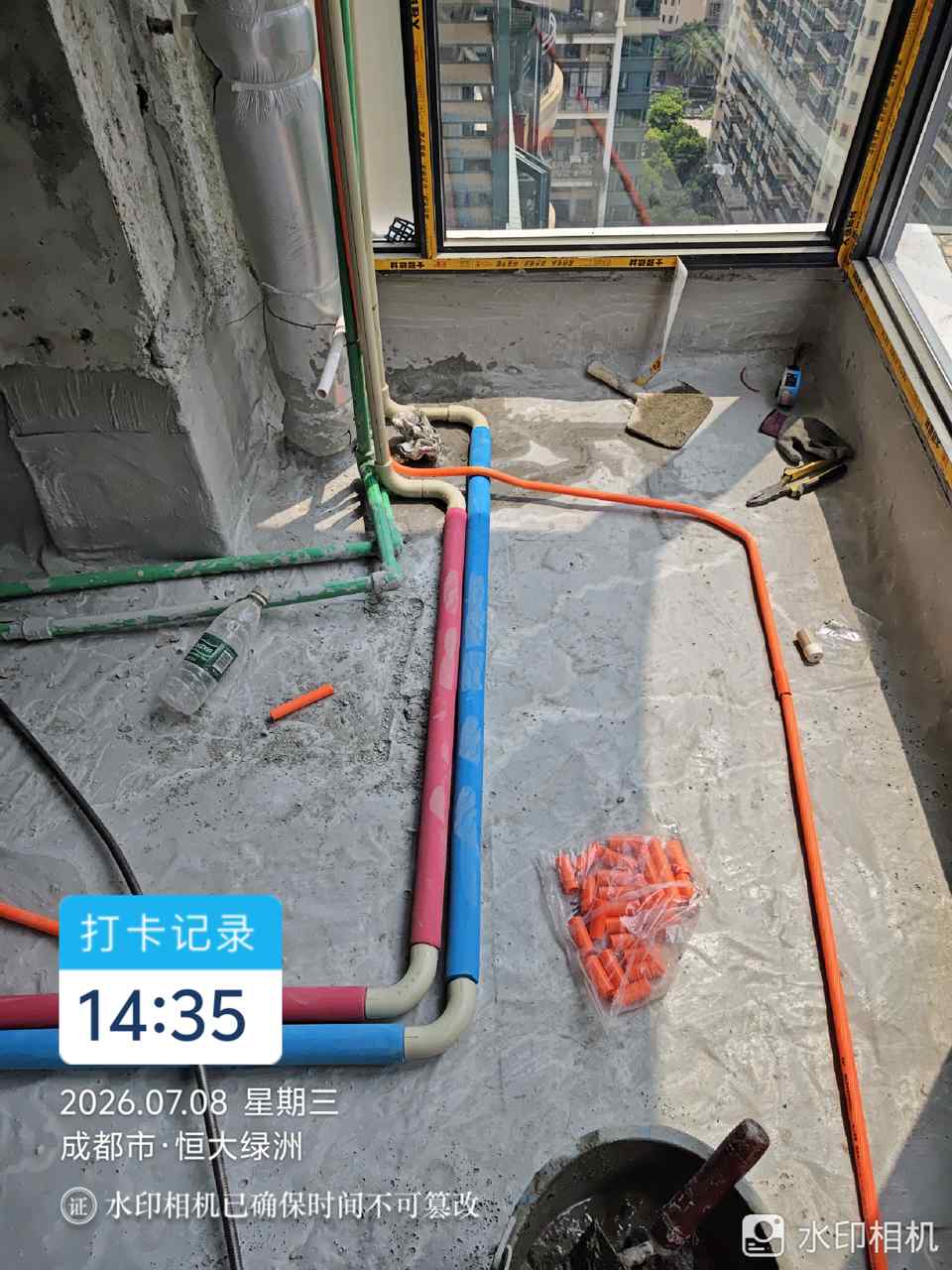 龙泉恒大绿洲105㎡地暖主管大弧弯施工实拍 (2)
