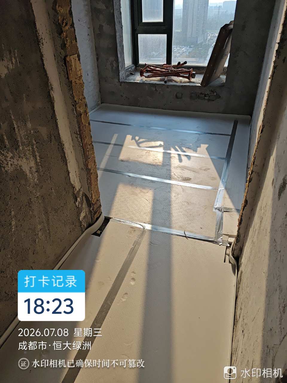 龙泉恒大绿洲105㎡地暖挤塑板保温层施工实拍