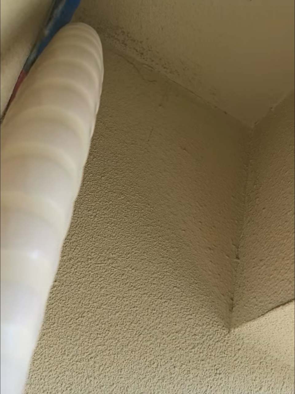 成都成华区锦城苑81.85㎡日立中央空调冷凝水管保温实拍