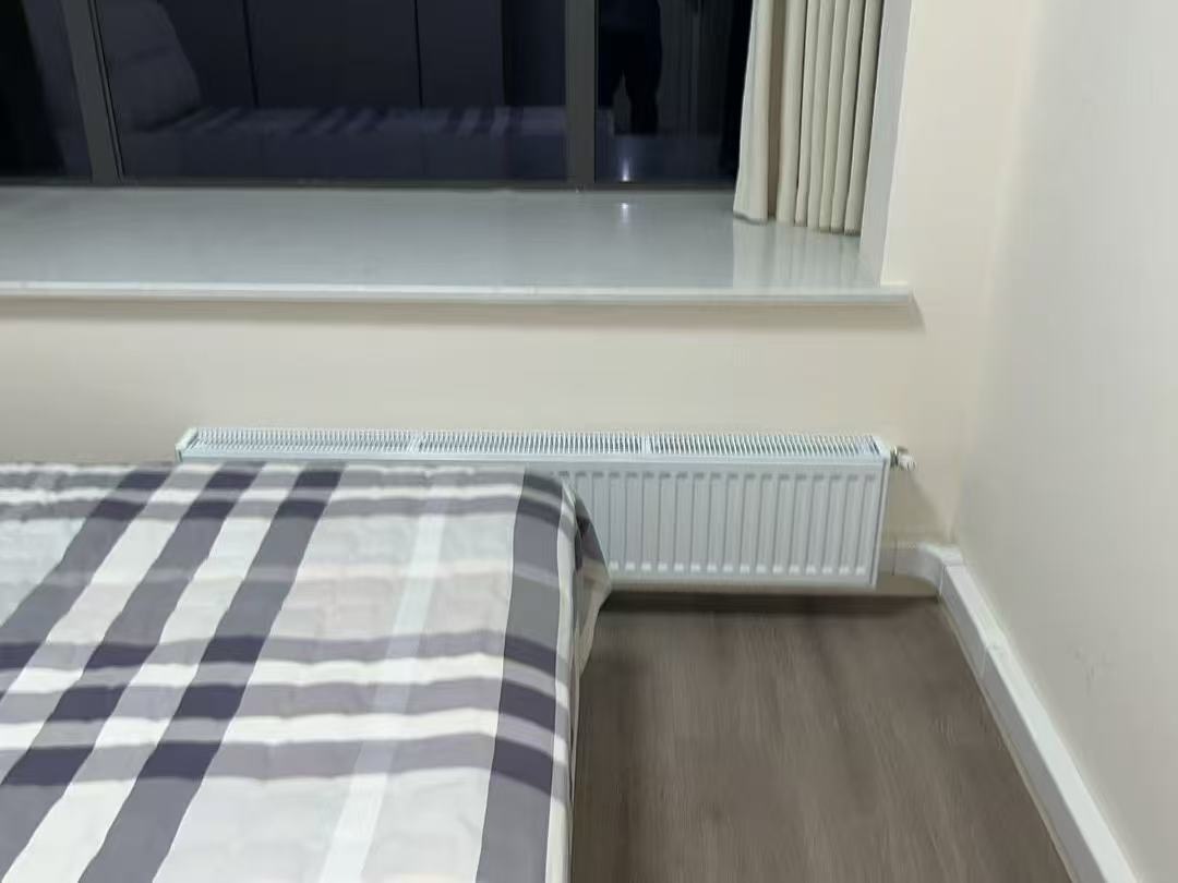成都市武侯区五洲花园-杨老师-次卧暖气片安装实景02