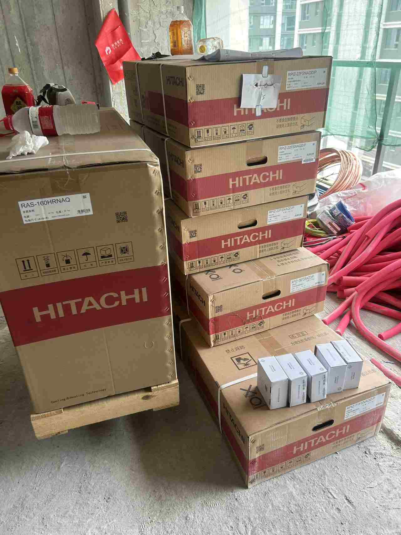 成都市新津区旭辉天府未来城约100㎡（套三+书房）日立舒享160一拖五设备进场实拍