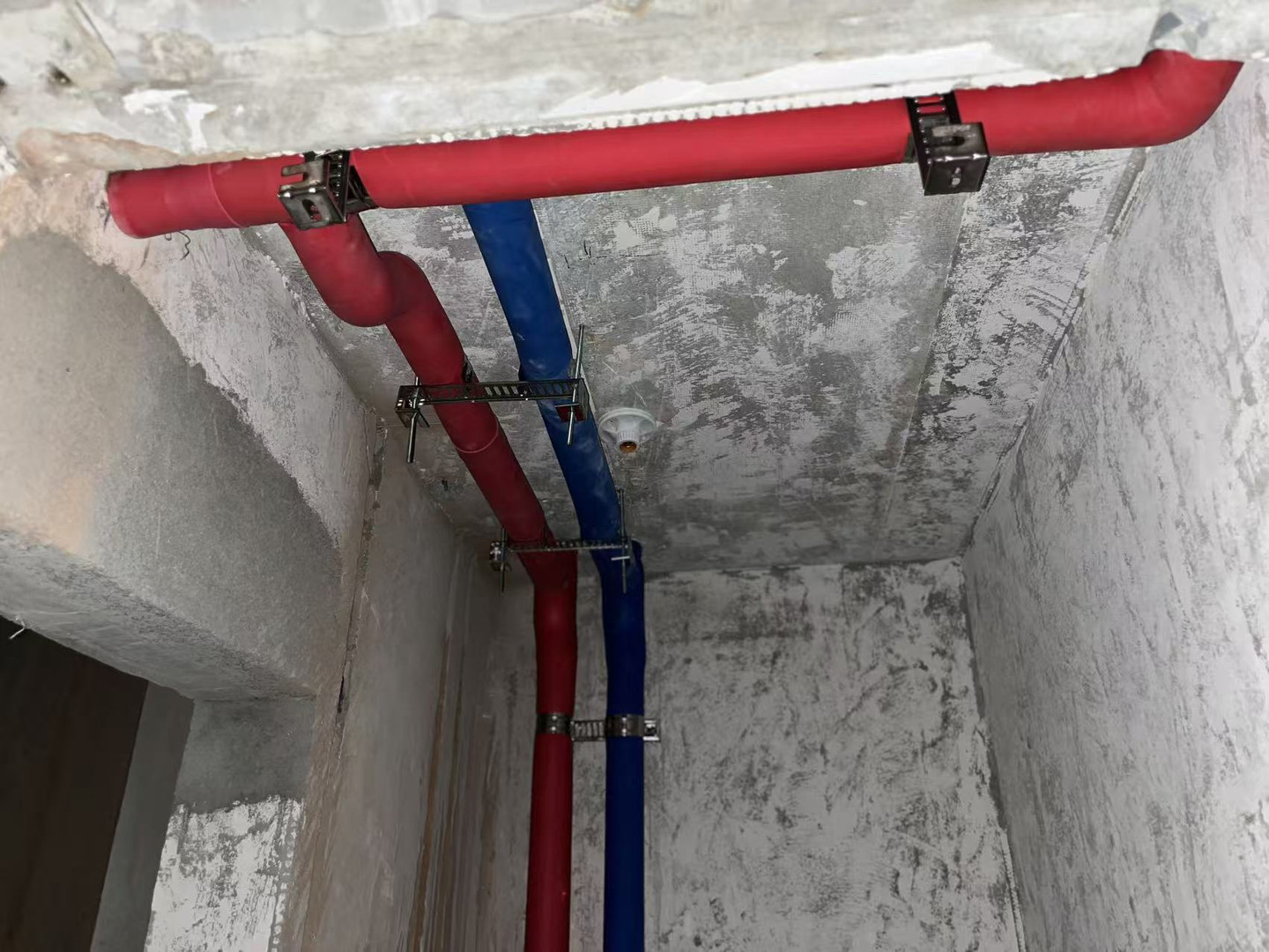 成都成华区誉浪东望B区曹老师日立水墅适空调走管2实景