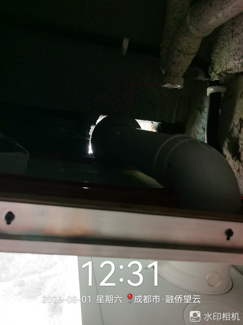 融侨望云瑞美冷凝炉烟管3度向下坡度校准实拍 龙脉暖通售后