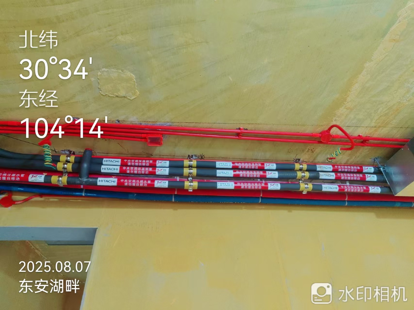 成都龙泉驿区东安湖畔冯女士日立mini140一拖四空调管道铺设安装2实景