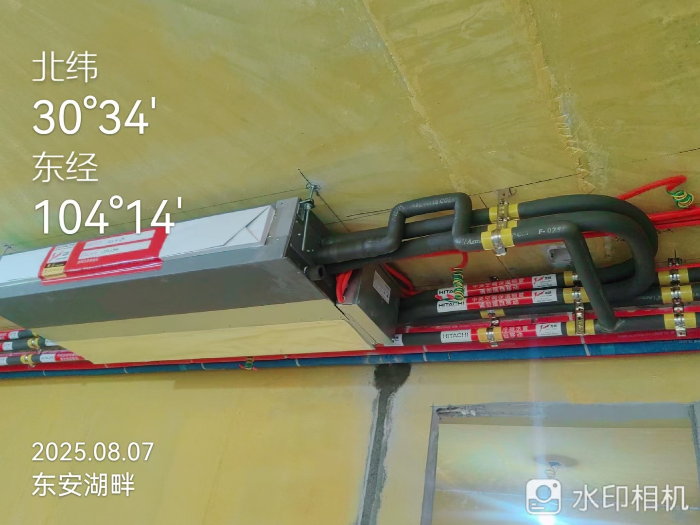 成都龙泉驿区东安湖畔冯女士日立mini140一拖四空调内机安装5实景