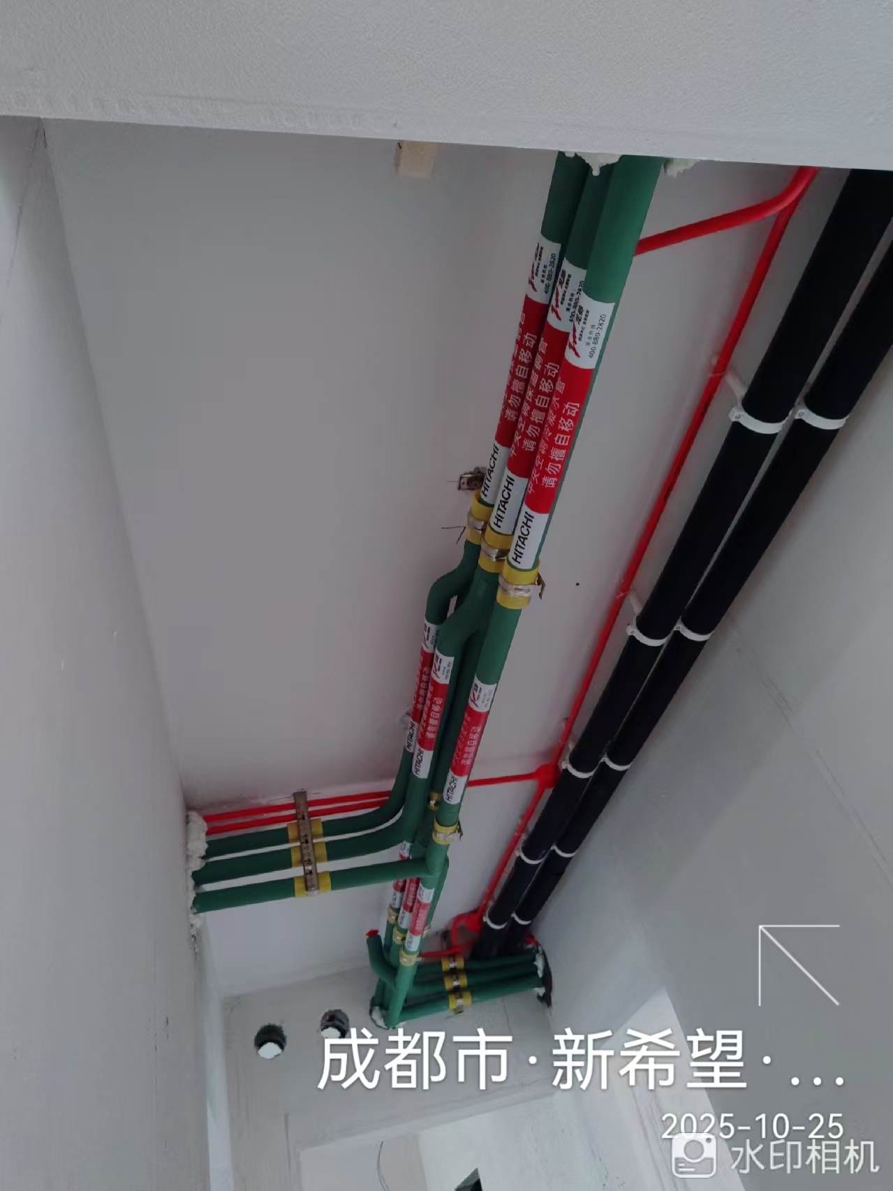 成都双流区新希望锦粼湖院84㎡日立中央空调冷媒管路安装实拍①