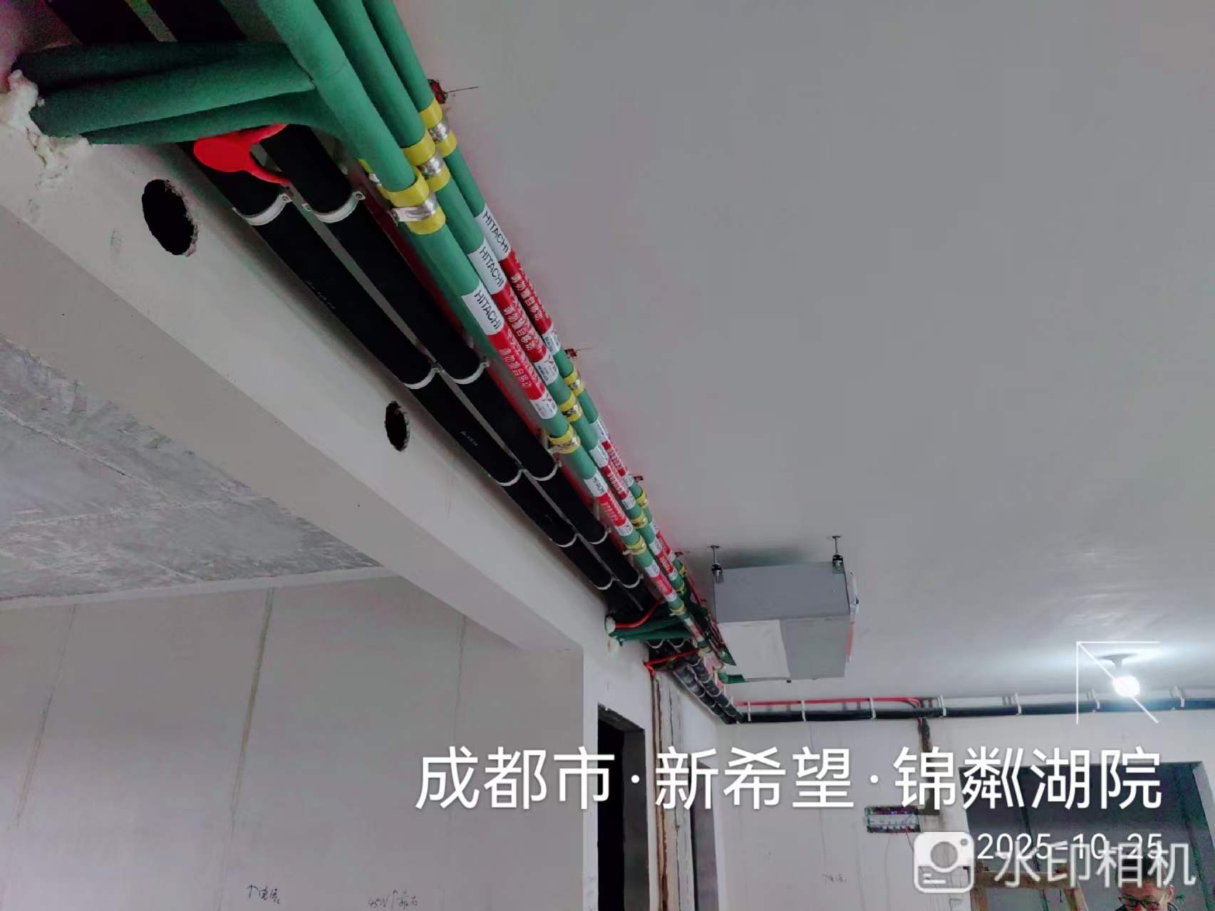 成都双流区新希望锦粼湖院84㎡日立中央空调冷媒管路安装实拍②