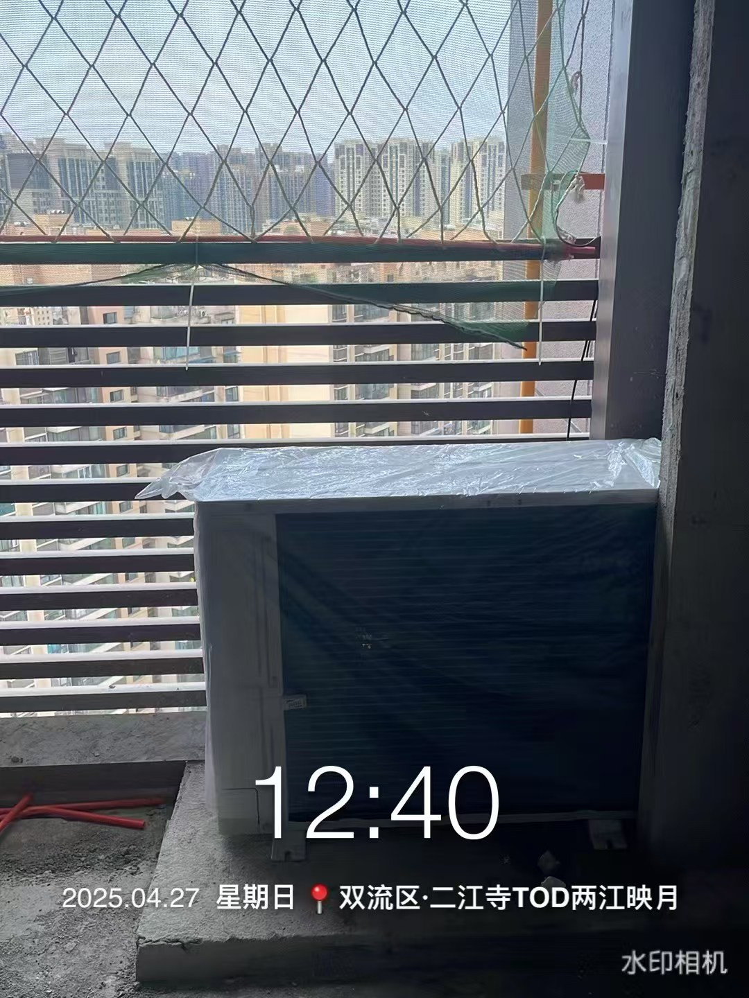 成都双流区两江映月米老师日立中央空调外机安装与保压照