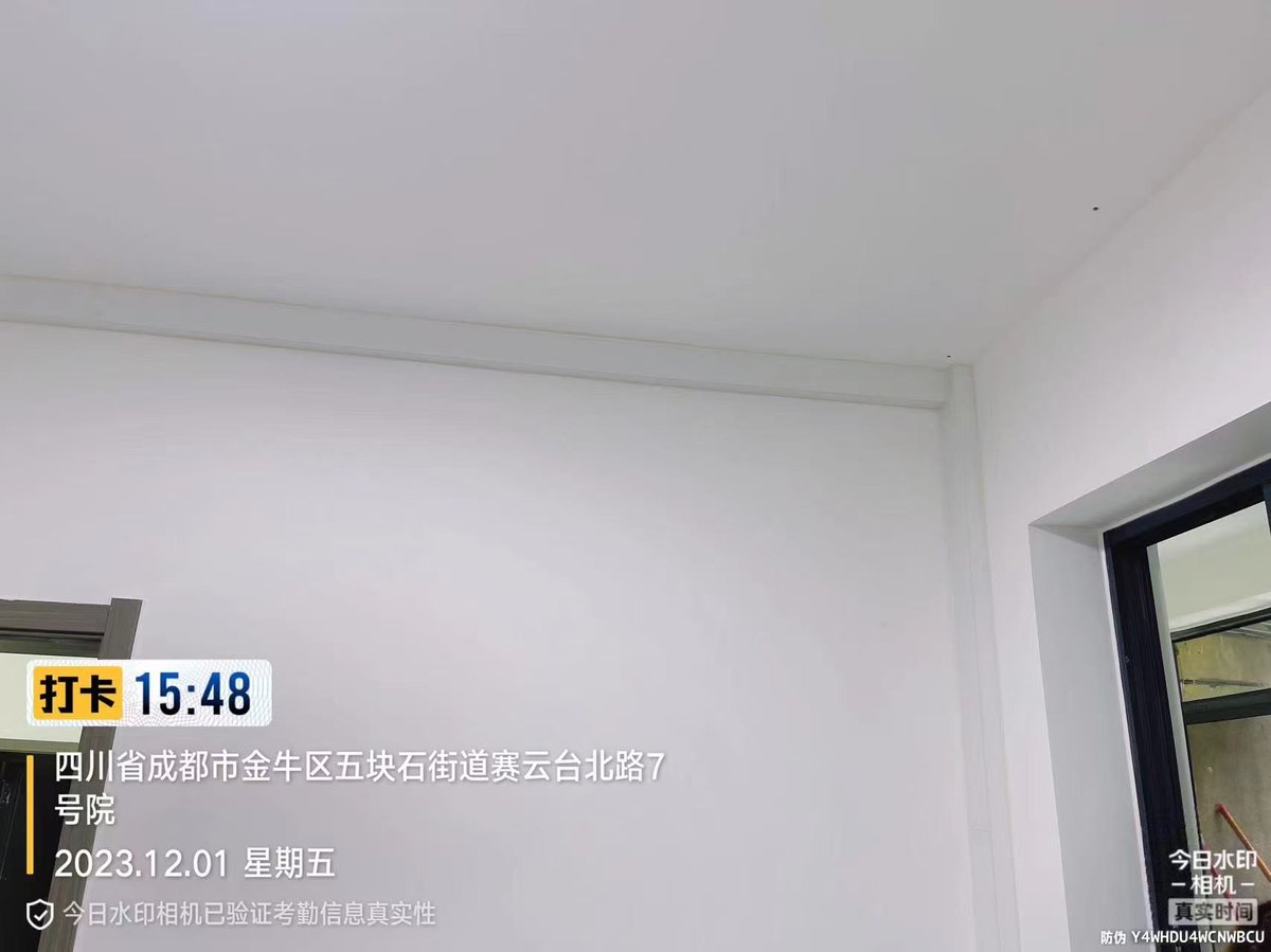成都金牛区赛云台路L老师明装暖气顶面的管路处理细节
