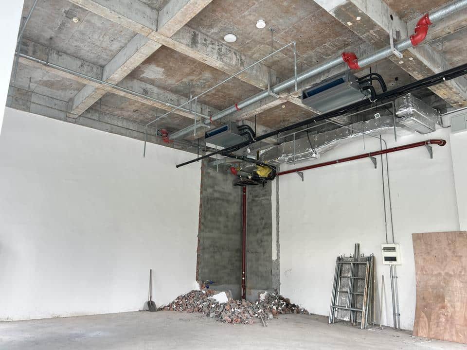 成都西派澜岸约克拆除现场 吊顶管道整体布局 工装安装