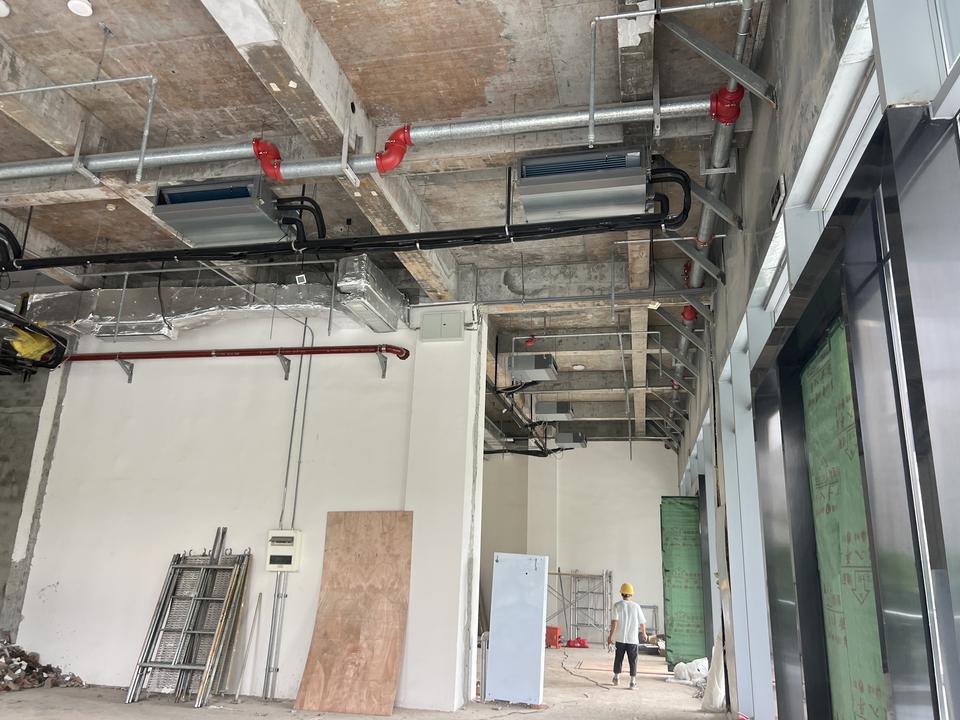 成都西派澜岸约克拆除现场 空间吊顶管线 工装安装