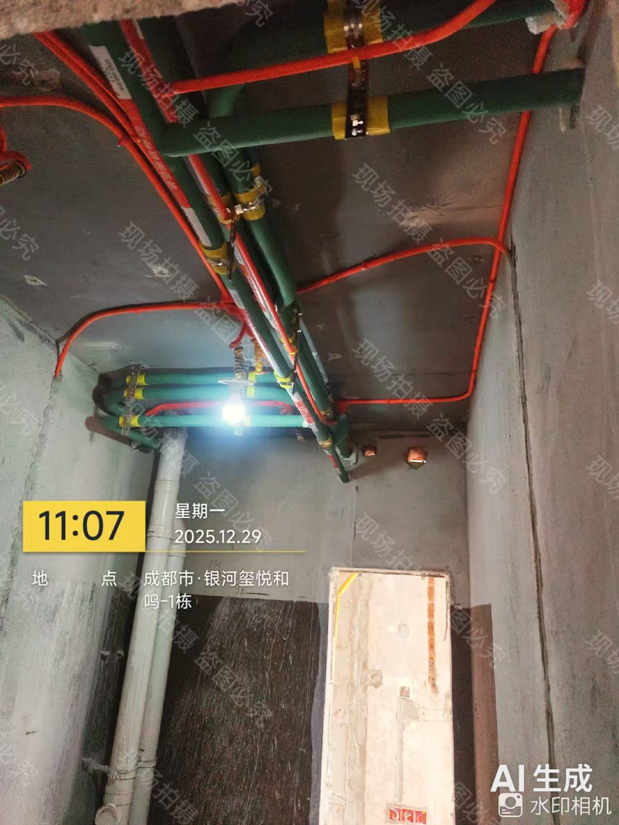 双流银河玺悦和L老师日立智享天氟地水二联供（卫生间顶部的空调走管）