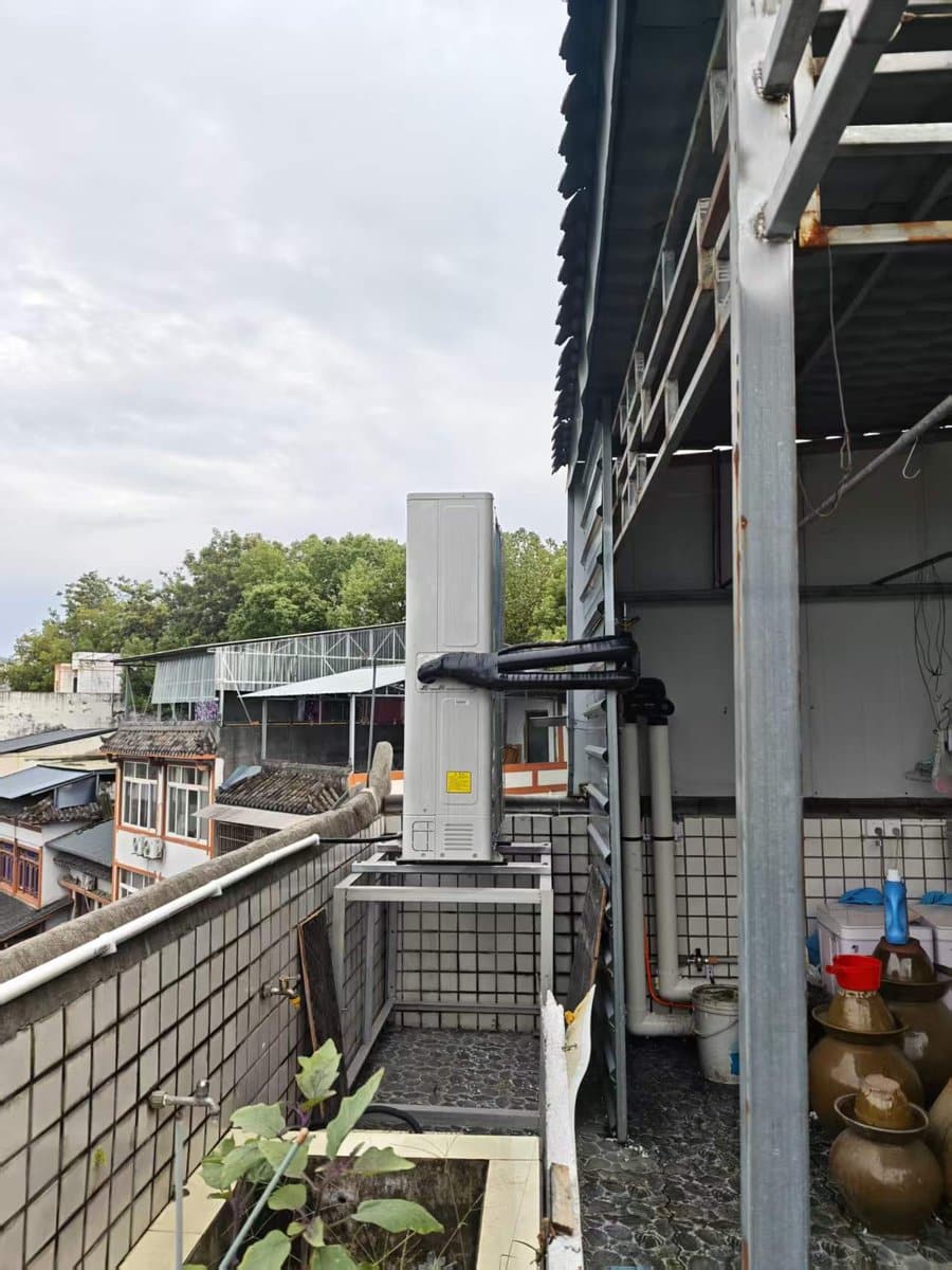 成都天府新区大林镇自建房日立水墅适二联供·9月收尾室外主机就位