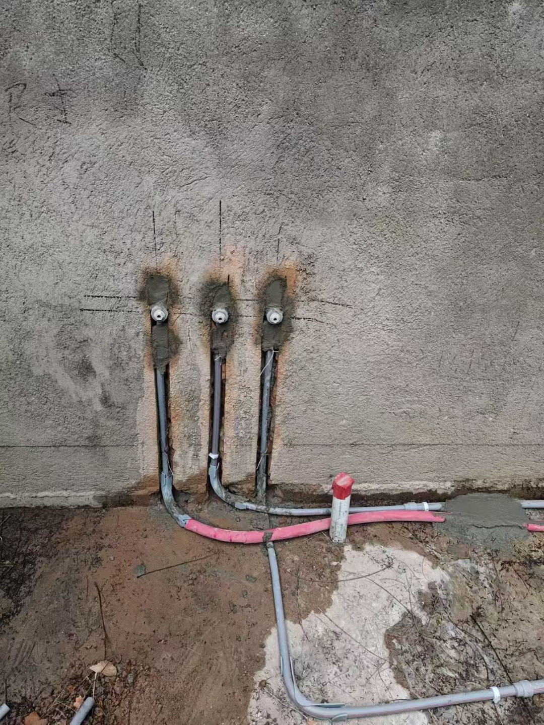 给水主管出墙点位预留