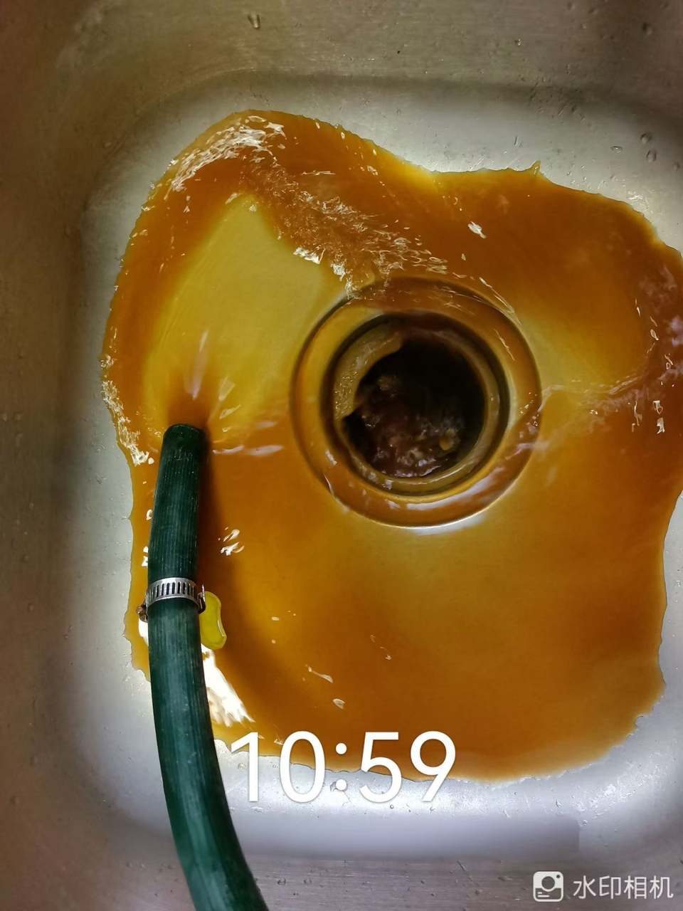 南湖半岛地暖清洗前的循环水