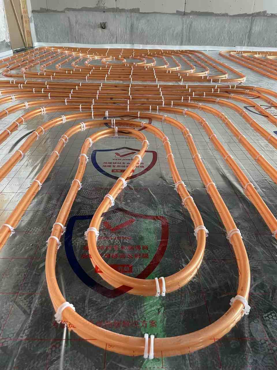伟星五层阻氧玫瑰金管地暖铺管实拍