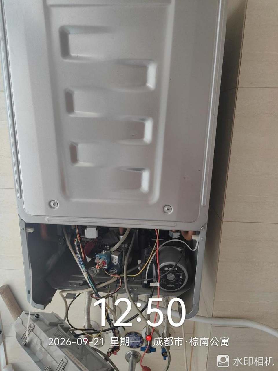 成都武侯区棕南公寓皓月楼-博世壁挂炉热水忽冷忽热排查 龙脉暖通售后